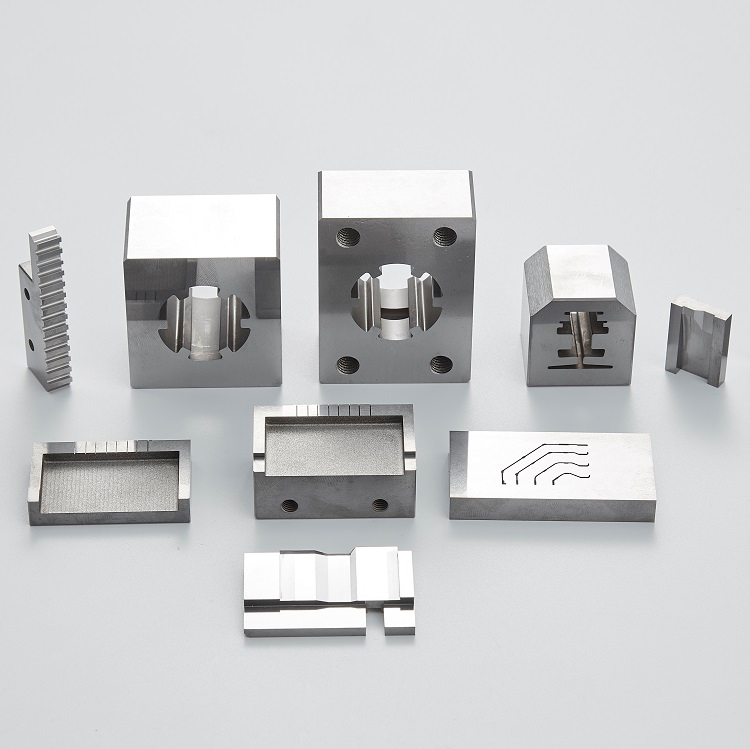 Mejora de la precisión en la electroerosión por hilo para piezas de carburo de tungsteno